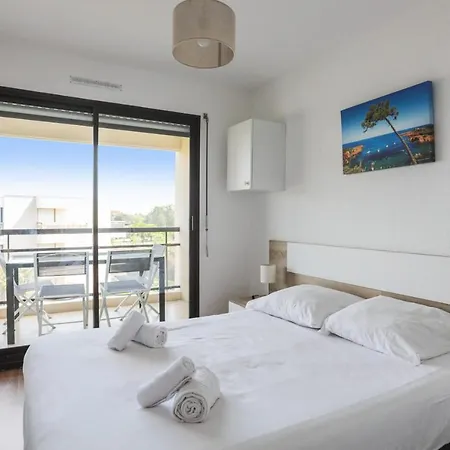 Flat With Pool And Terrace In - Welkeys Apartment *